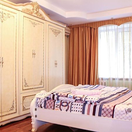 Tolebaeva 65 Appartement Alma-Ata Buitenkant foto